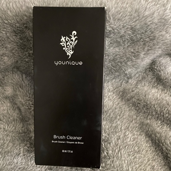 YOUNIQUE Makeup Brush cleaner - AUTHENTIC 60 ml - Picture 2 of 2